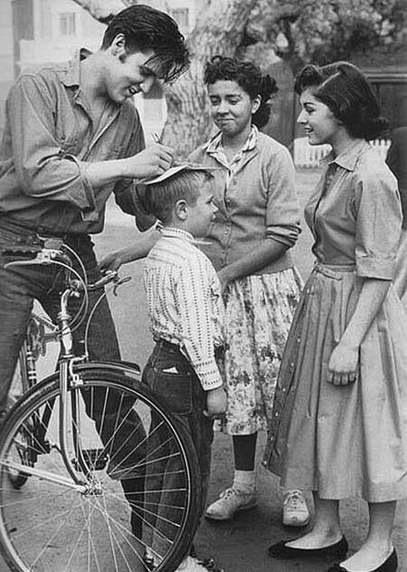 Rare Photographs of Celebrities (125 pics)