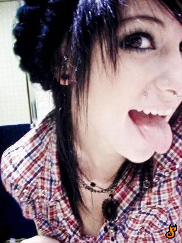 Do Emo Girls Appeal You? (75 pics)