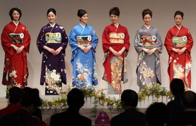 Miss Japan 2010. From Kimonos to Bikinis (9 pics) Miss Japan 2010. From Kimonos to Bikinis (9 pics)