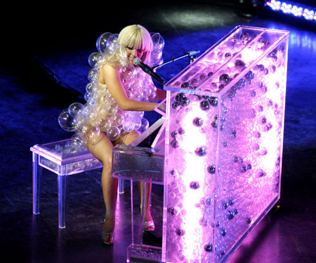 The Most Outrageous Lady Gaga’s Costumes (25 pics)