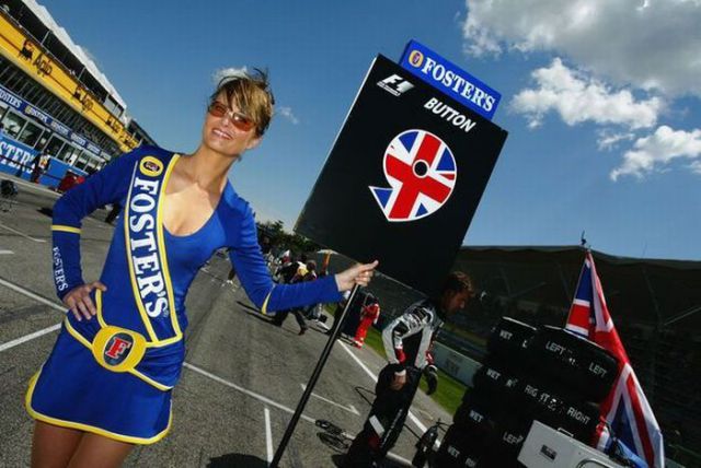 F-1 Sexy Pit Babes (57 pics)