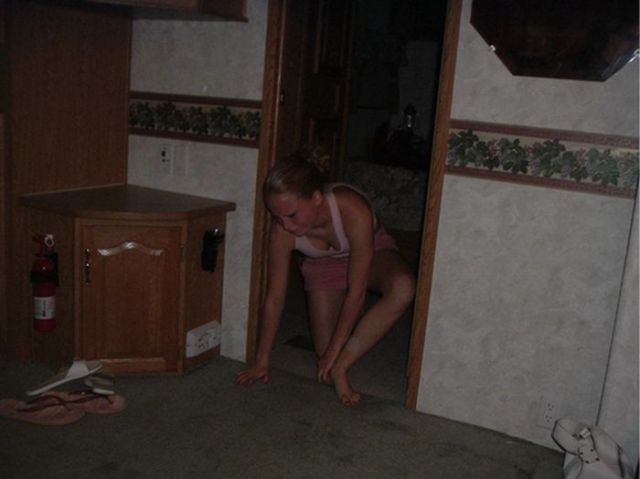 Girls with Stubbed Toes Making Faces (18 pics)
