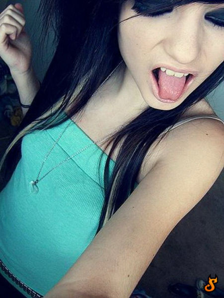 Emo Babes (71 pics)