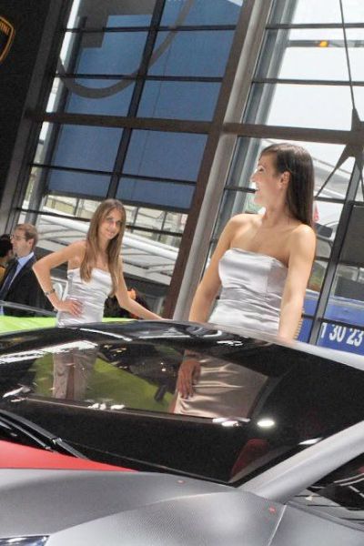 Girls from the 2010 Paris Motor Show (109 pics)