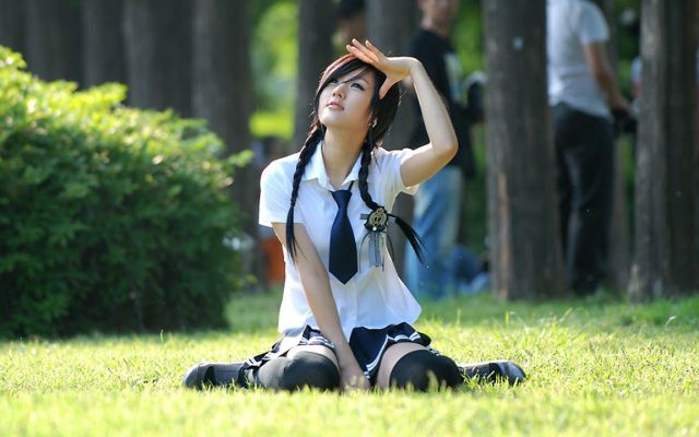 There Are Beautiful Girls Here