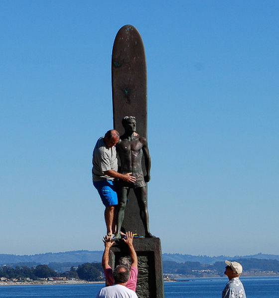 WTF Statue Pawing Pics