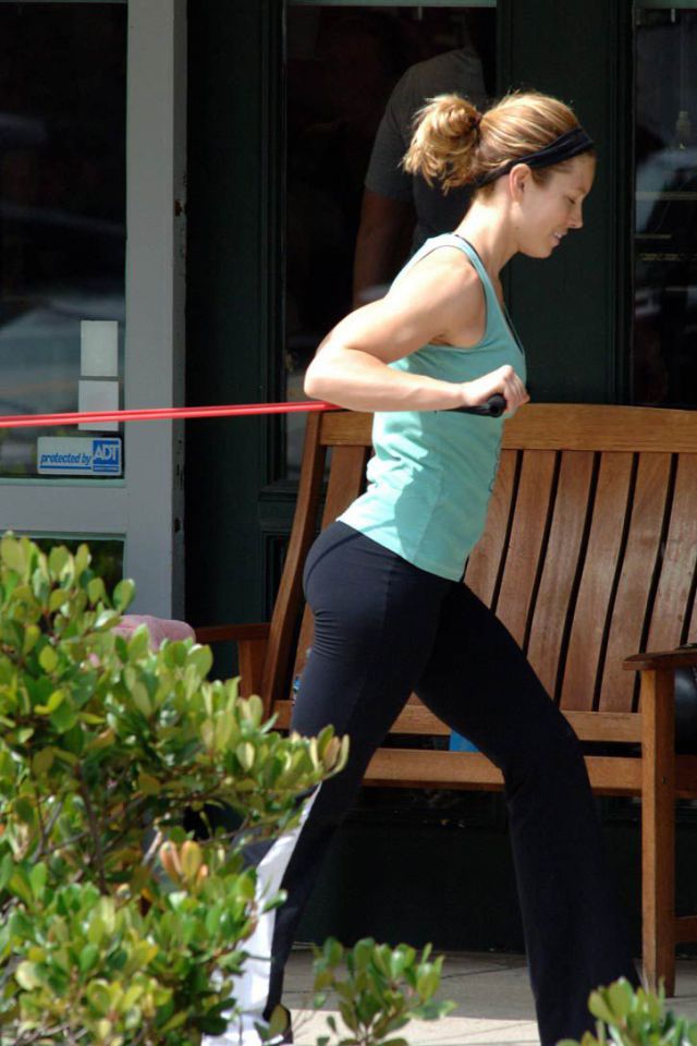 Sexy Celebs Work Out Too