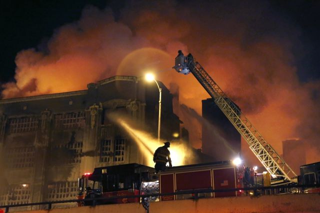 Stunning Photos of Frozen Chicago Fire
