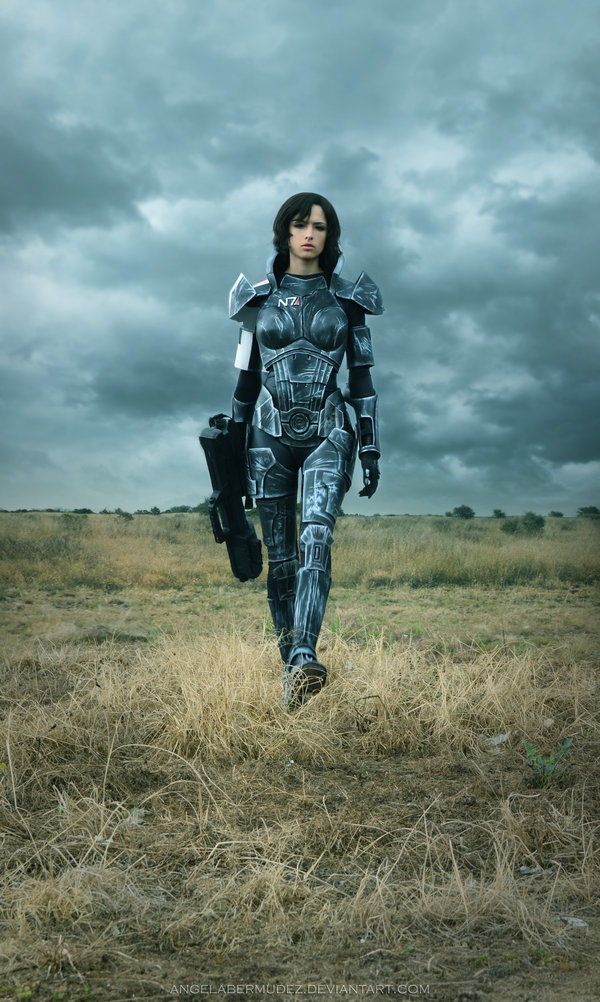 Super-Hot and Sexy Mass Effect Cosplay
