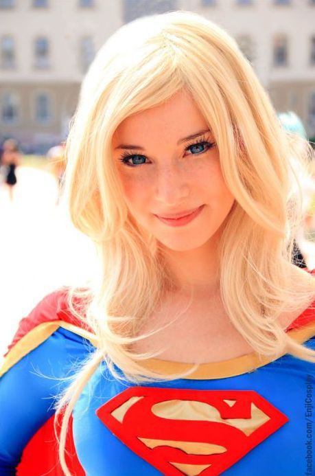 Cute Girls in Sexy Supergirl Costumes