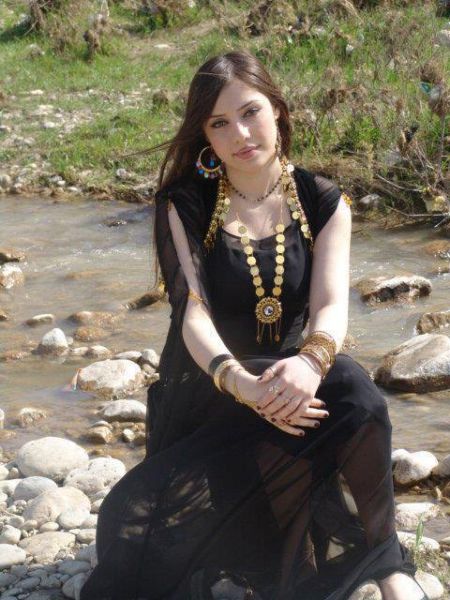 Sexy Facebook Photos of Arab Girls