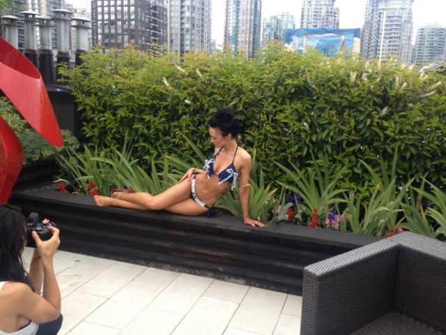 Candid Pics from the Set of a Bikini Photo Shoot