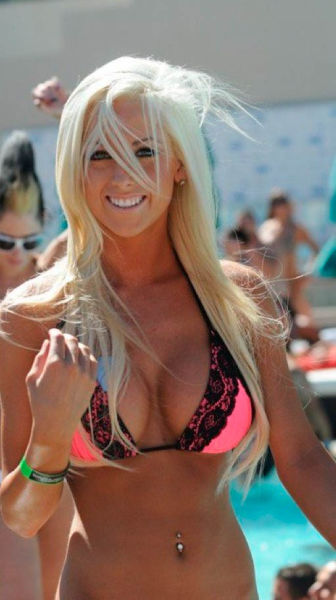 Sexy Vegas Girls Strut Their Stuff at the Pool Party in Vegas