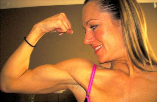 Pregnancy Can’t Stop This Woman from Weightlifting