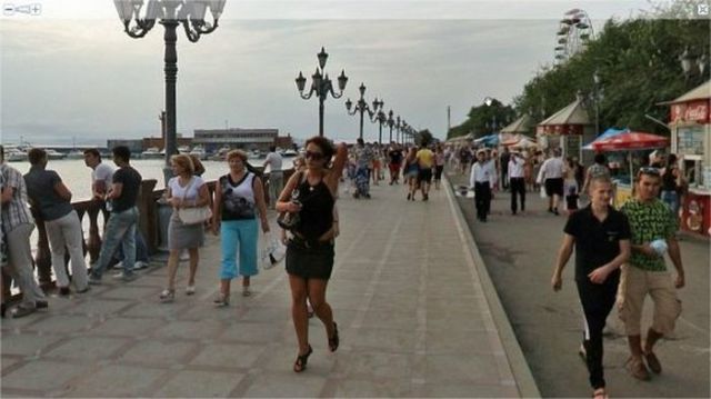 Sexy Ladies Get Caught on Google Street View