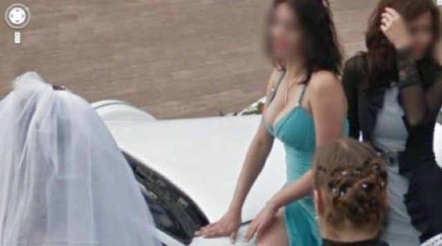 Sexy Ladies Get Caught on Google Street View