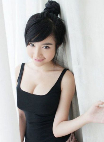 This Cute Vietnamese Model Still Looks Like a Teenager
