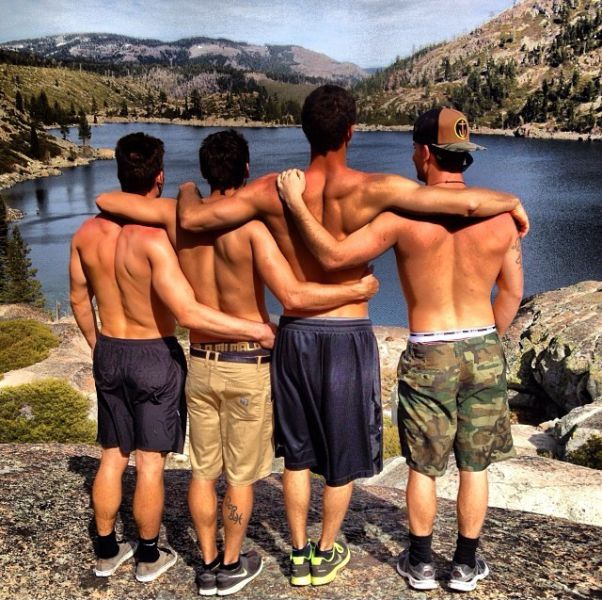 Topless Holiday Snaps Are the Newest Internet Trend