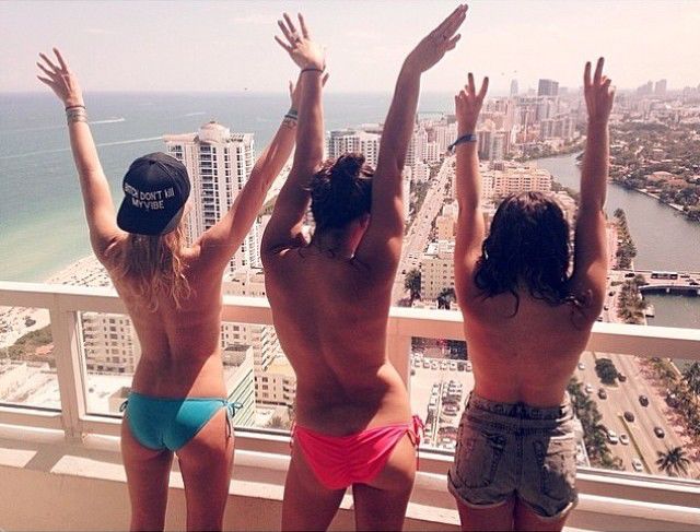 Topless Holiday Snaps Are the Newest Internet Trend