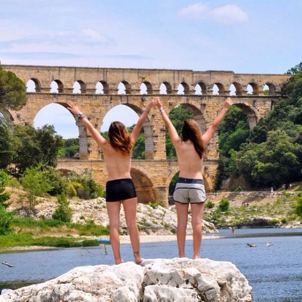 Topless Holiday Snaps Are the Newest Internet Trend