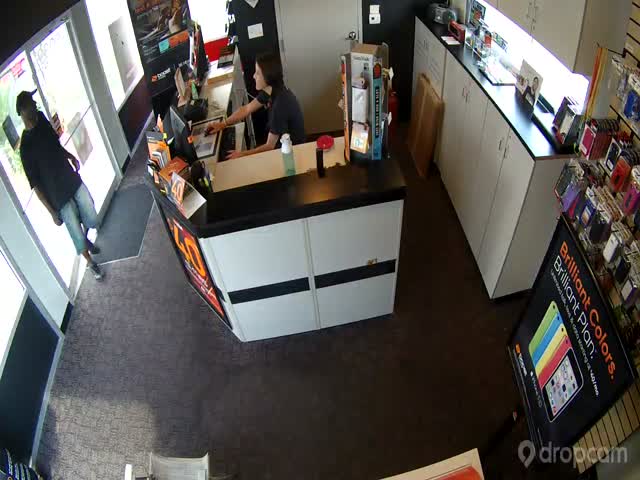 Brutal Robbery: Vicious Man Breaks Pregnant Cashier's Nose, Steals Cash (VIDEO)