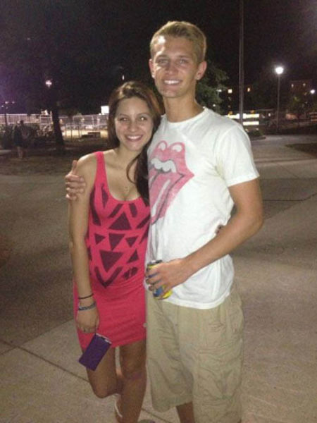 Amusing Examples of Classic T-Shirt Photobombing