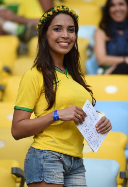2014’s Hottest World Cup Supporters