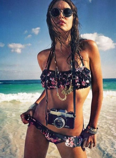 Sexy Girls with Cameras That Can Take My Picture Anytime