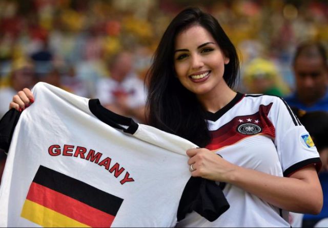 Beautiful Girls Who Came Out to Support Their World Cup Teams