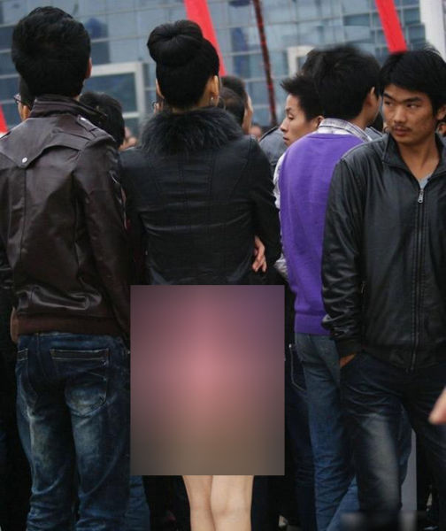 Chinese Woman Lets Her Bum Hang out in Short Skirt