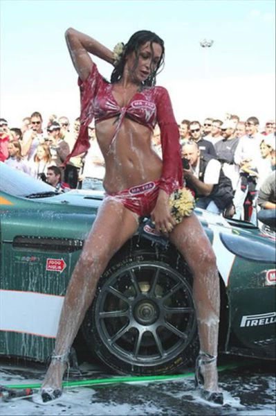 Girls Who Make Washing a Car Look Sexy