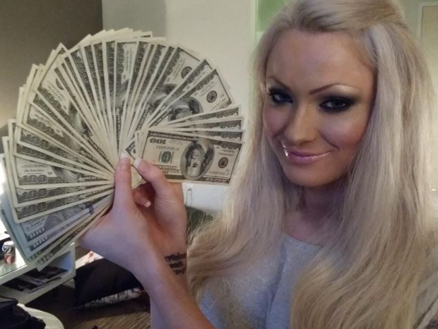 This Australian Girl Has a Pair of Monster Boobs