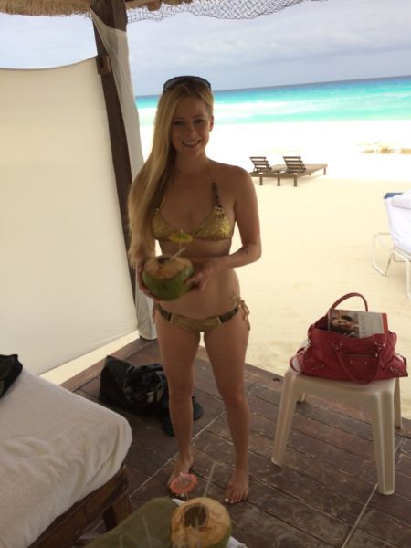 Intimate Leaked Photos of Avril Lavigne