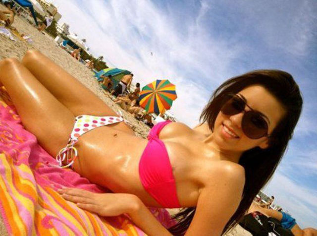 Beautiful Babes in Skimpy Bikinis
