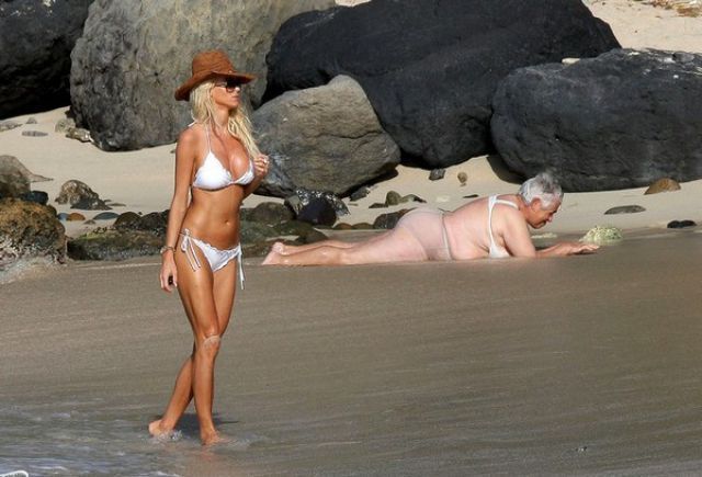 Weird Beachgoers That Will Totally Ruin Your Beach Day