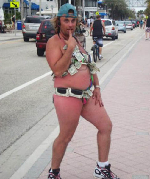 Weird Beachgoers That Will Totally Ruin Your Beach Day