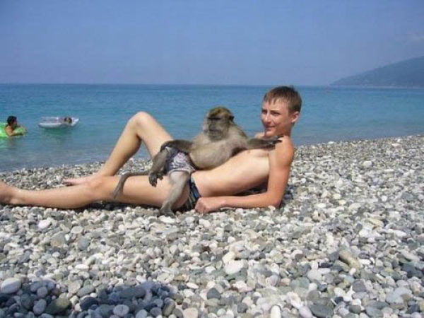 Weird Beachgoers That Will Totally Ruin Your Beach Day
