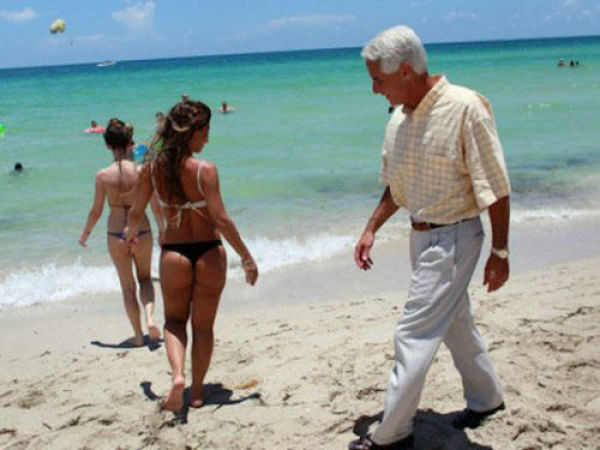 Weird Beachgoers That Will Totally Ruin Your Beach Day