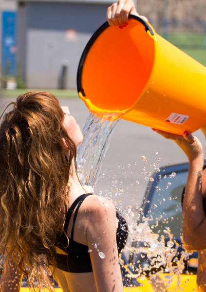 Sexy Girls Getting Wet ‘n Wild at the Car Wash