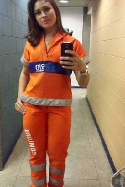This Brazilian Street Cleaner Is a Model in Disguise