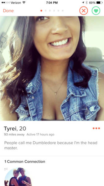 Girls Take Sexual Innuendos to a New Level on Tinder