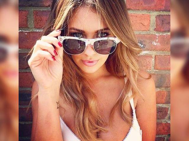 Dude Spends an Entire Year Texting a One Night Stand After She Steals His Sunglasses