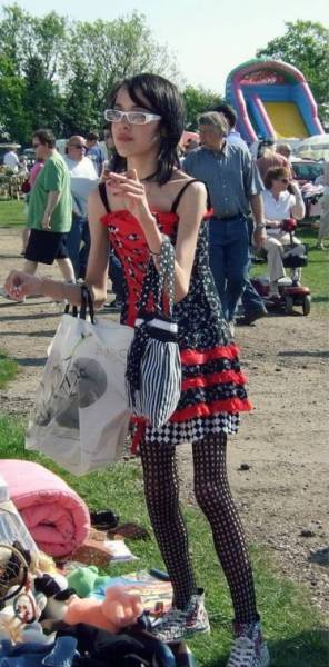 Gorgeous Recovered Anorexic Is Now a Pin Up Model for Body Confidence on Instagram