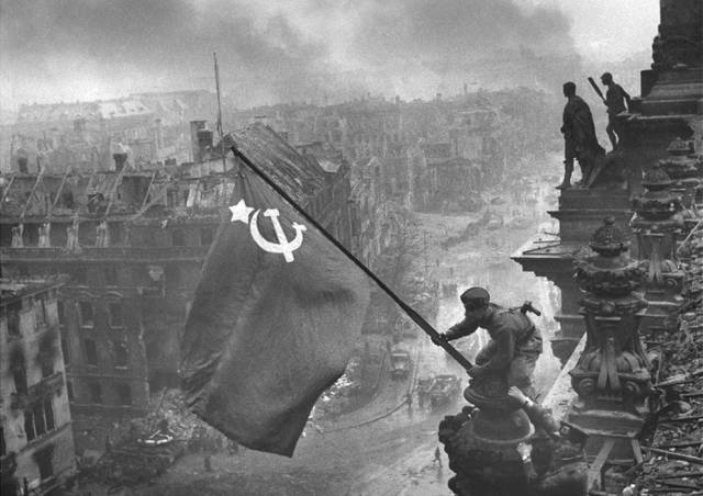 Jaw-Dropping Moments In History Captured On Camera