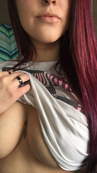 Get Ready For Some Tasty Underboob Pics