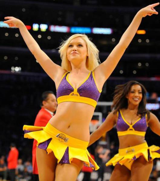 Cheerleaders From East vs Cheerleaders From West