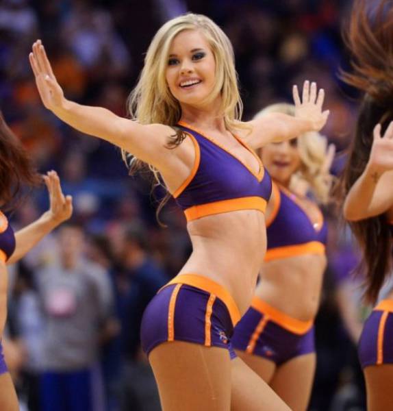 Cheerleaders From East vs Cheerleaders From West
