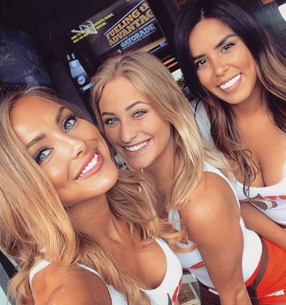 Delicious Hooters Babes