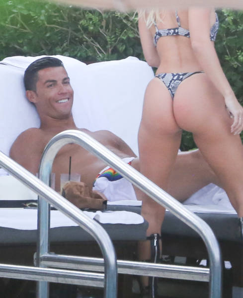 Cristiano Ronaldo Having A Good Time With His Hot Fitness Model