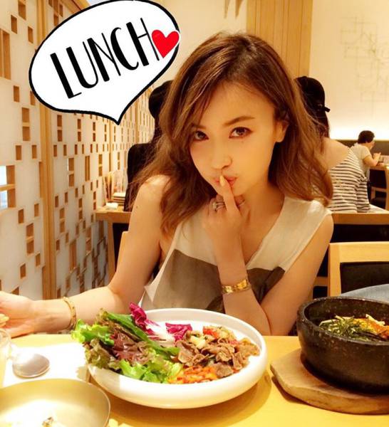 Can You Guess The Age Of This Beautiful Model?